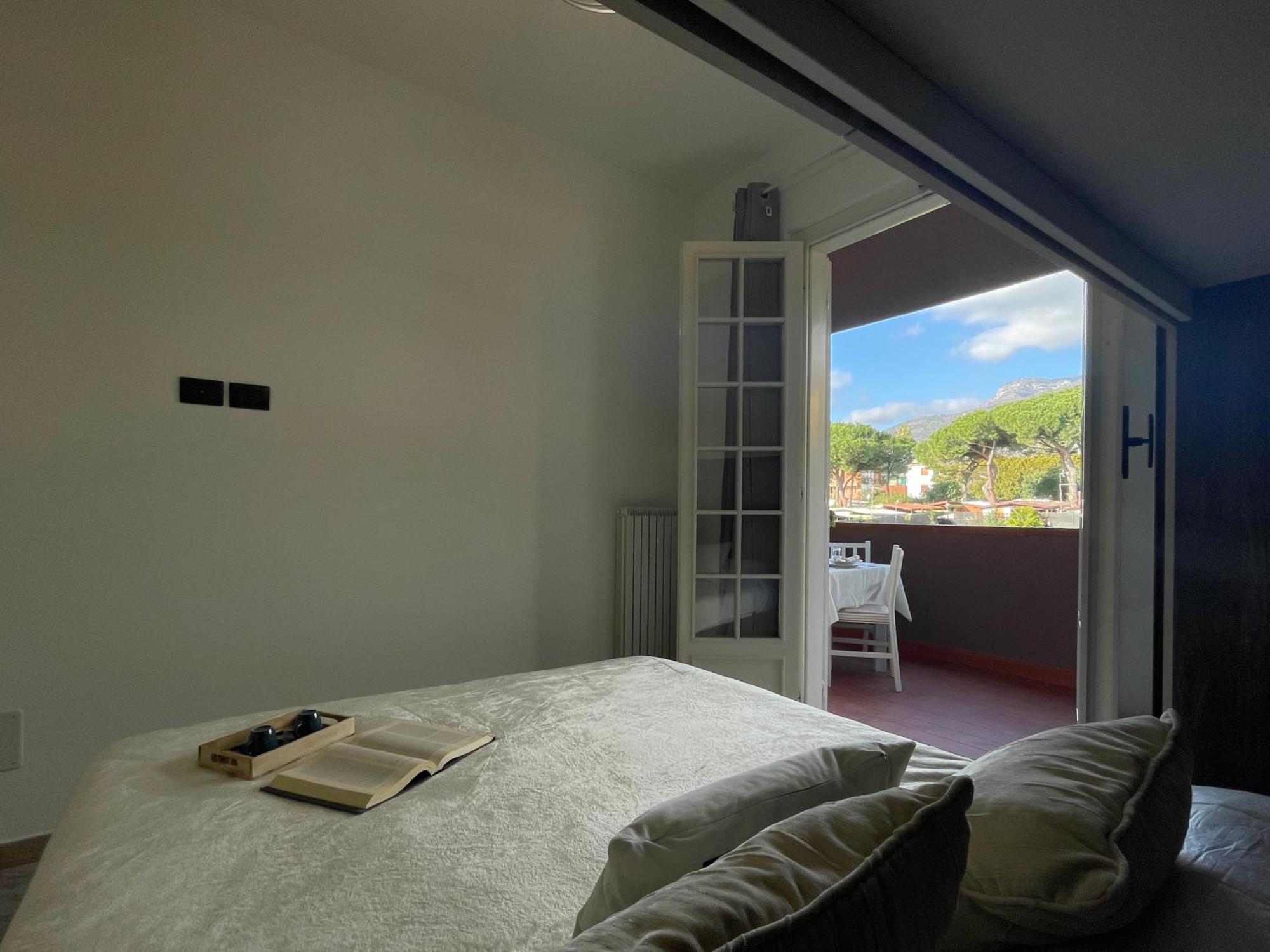 Il Gabbiano Bilocale Con Piscina, Garage E A/C. Apartment Лоано Екстериор снимка